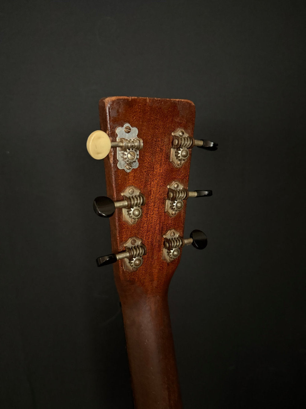 1934 Martin 0-17 guitar tuners