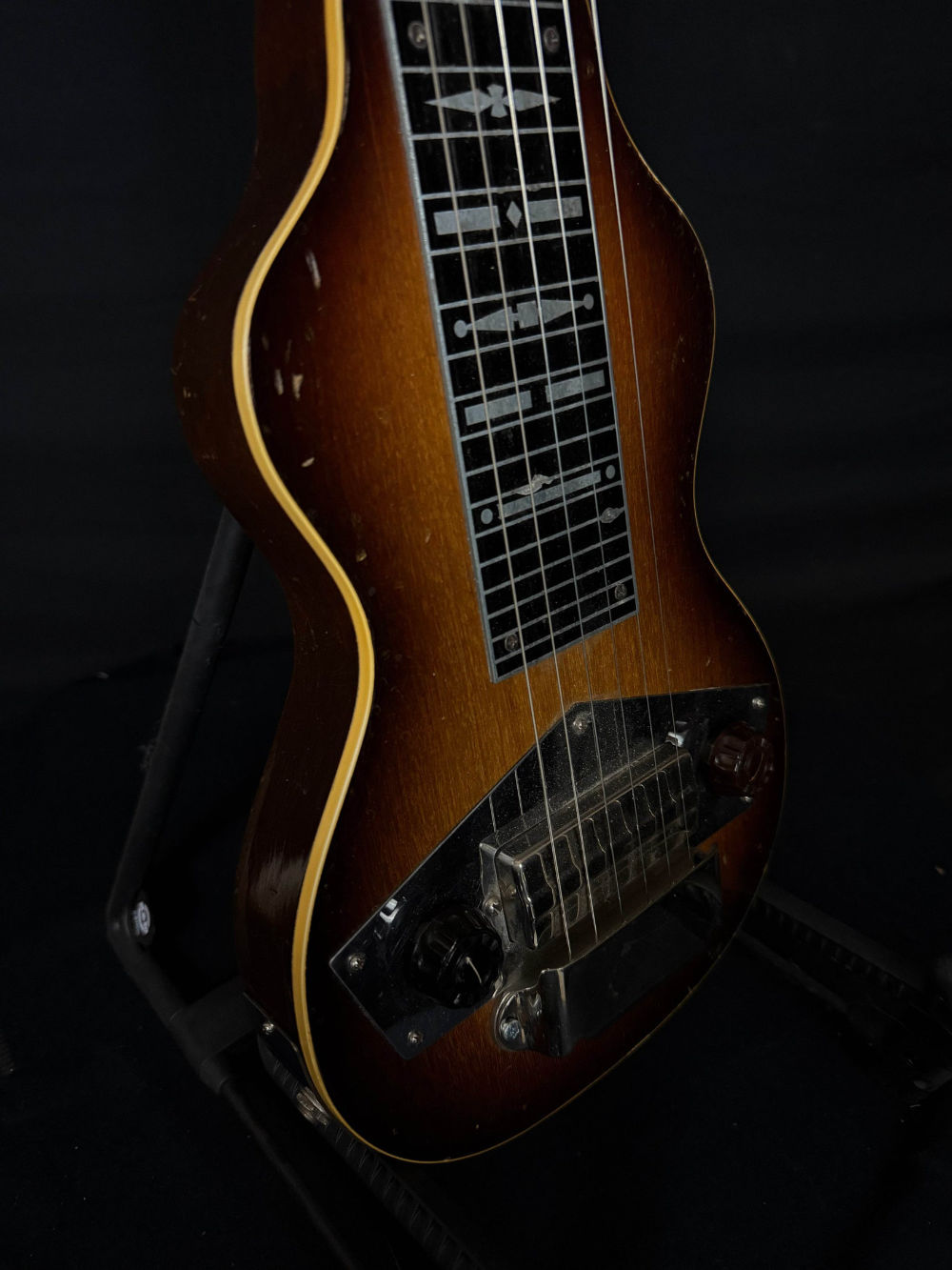 1940 Gibson EH-125 Lap Steel binding