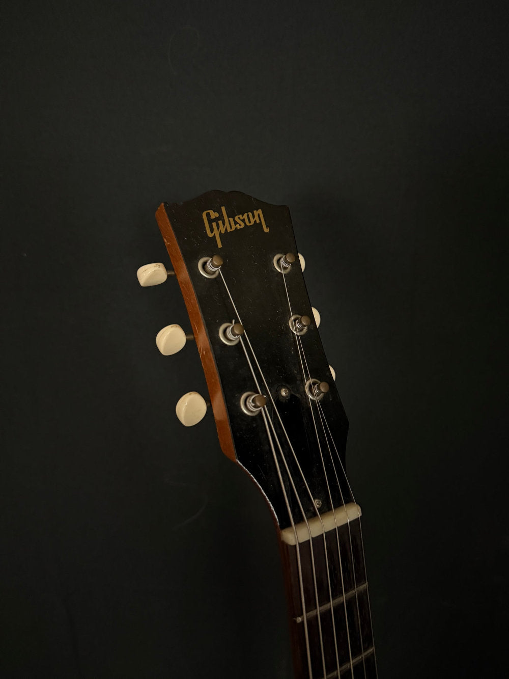 1964 Gibson LG-0 guitar headstock