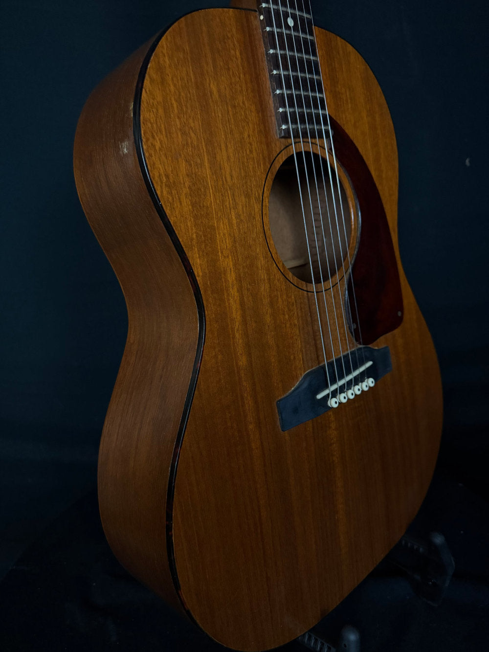 1964 Gibson LG-0 guitar side profile