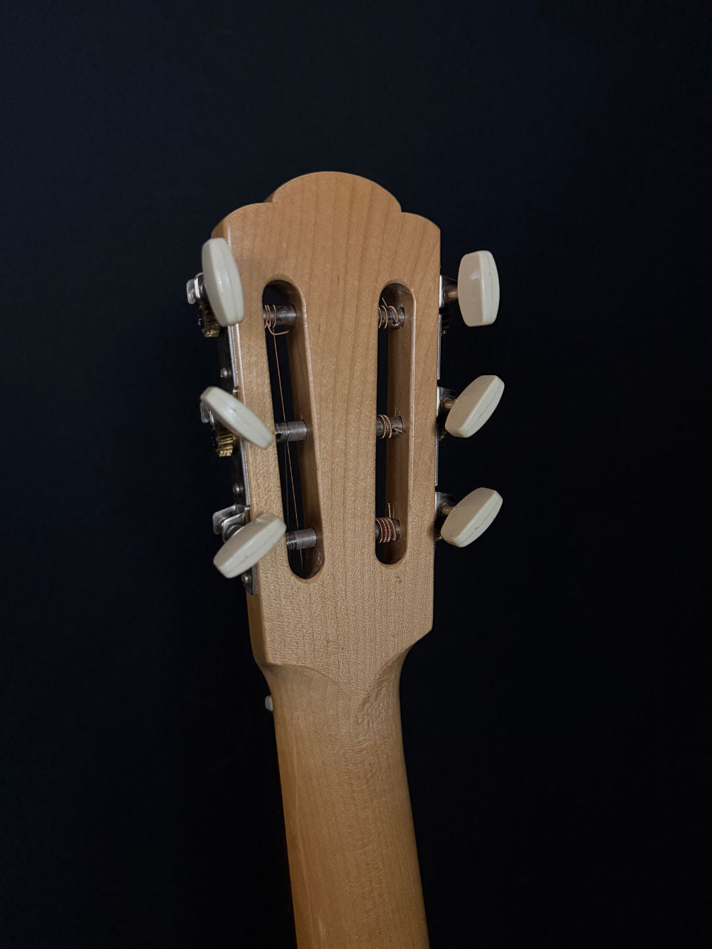 1991 Dobro DW90SC resonator guitar white/cream tuners