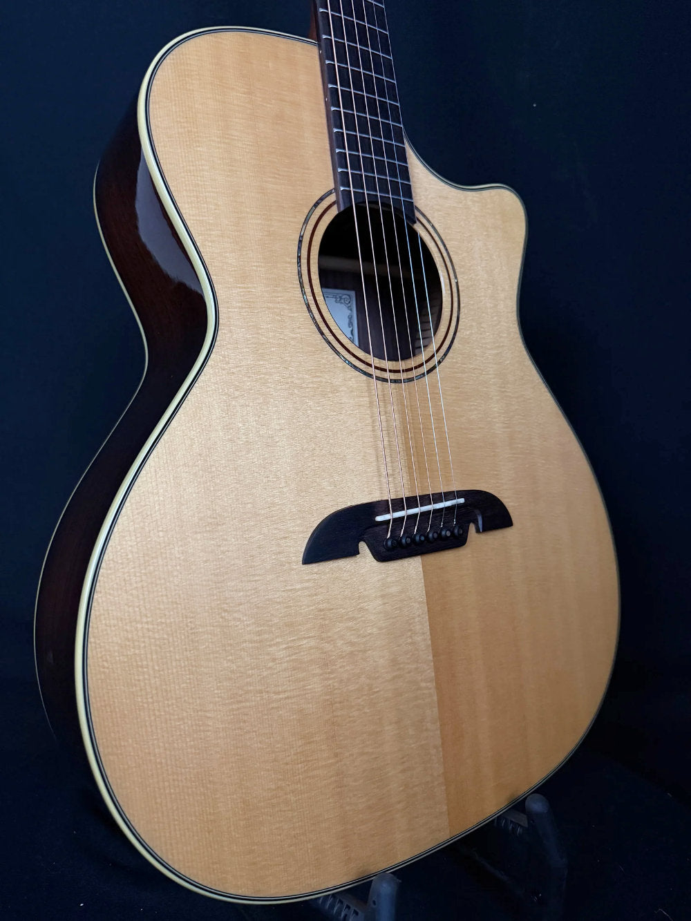 Alvarez MG70ce Acoustic-Electric Guitar