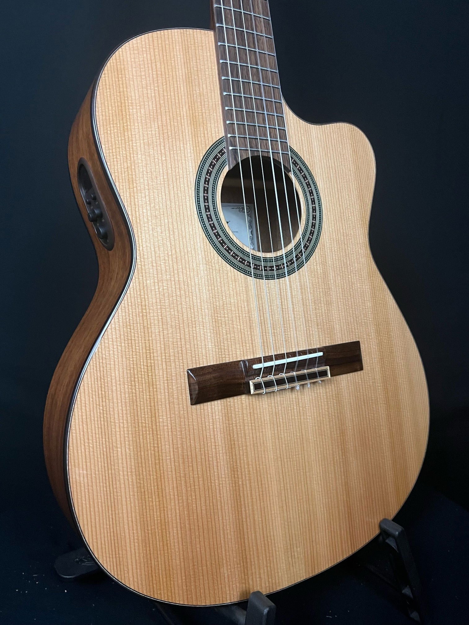 Alvarez AC65HCE Hybrid Classical - Acoustic Corner