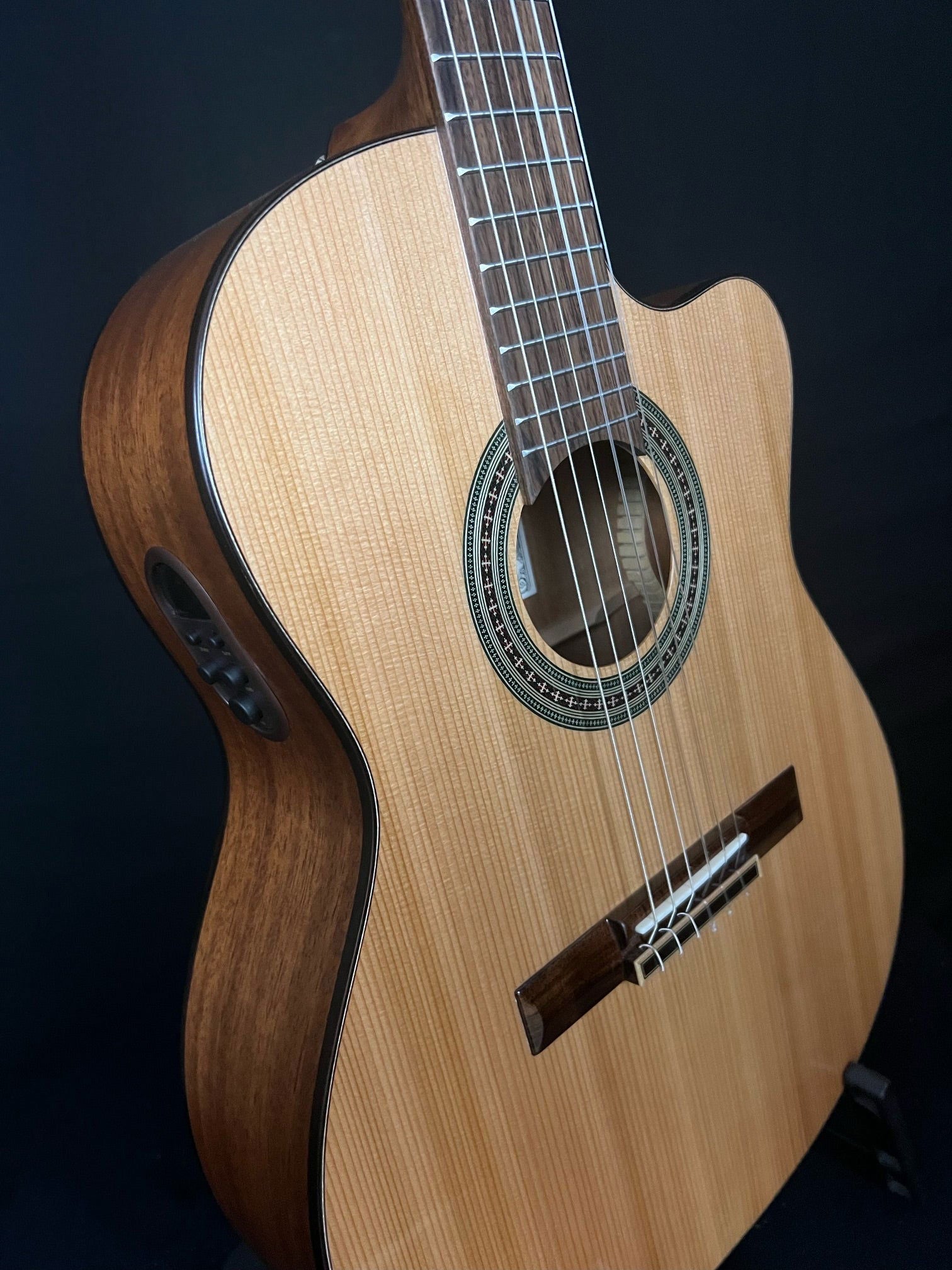 Alvarez AC65HCE Hybrid Classical - Acoustic Corner