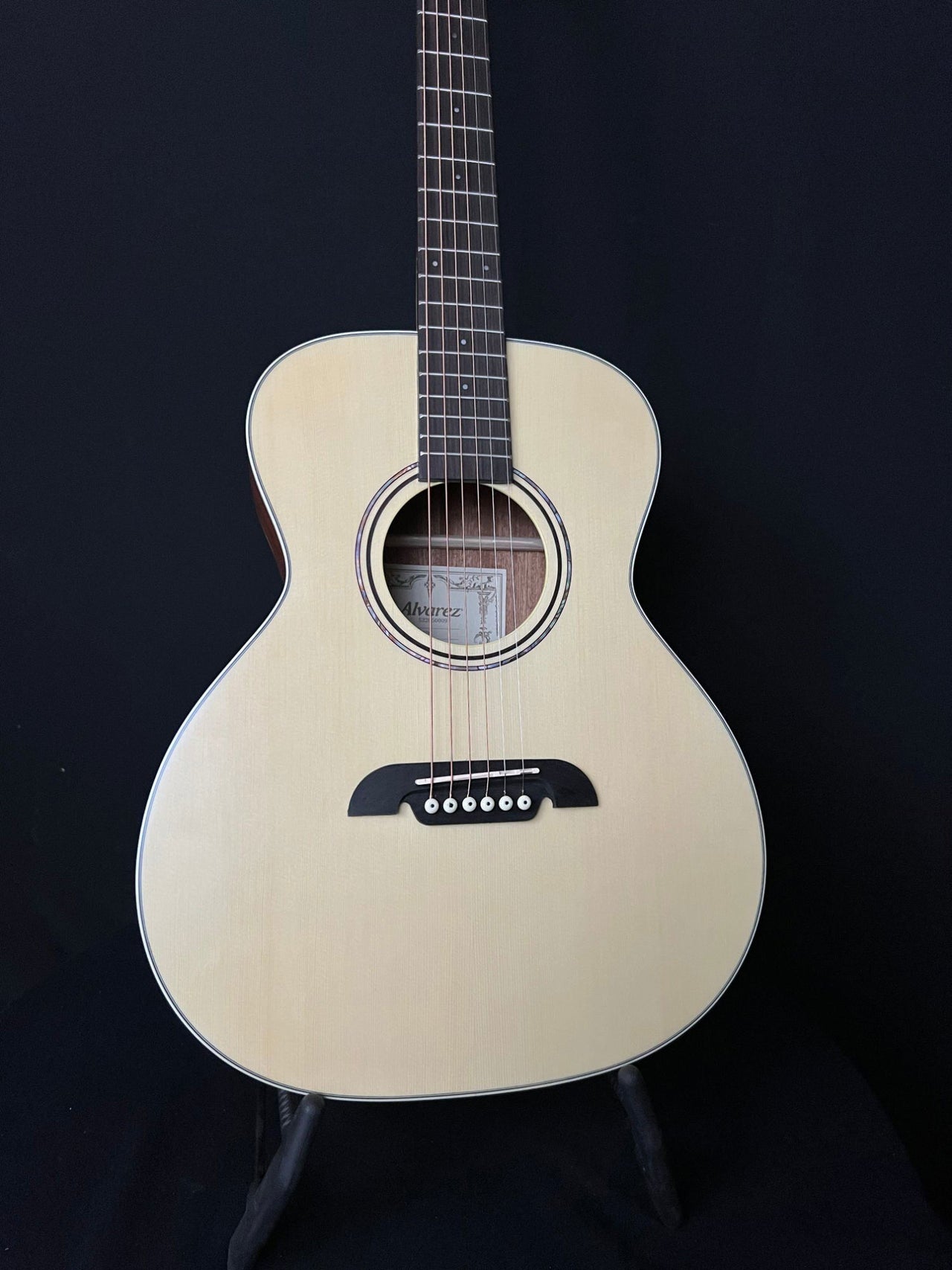 Alvarez RS26 - Acoustic Corner
