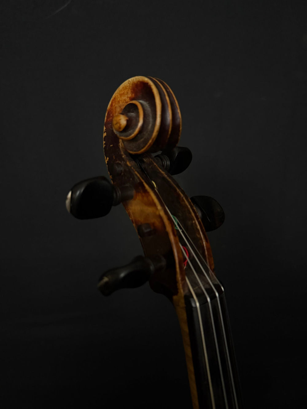 Circa 1900 Mittenwald "Calico" Violin scroll