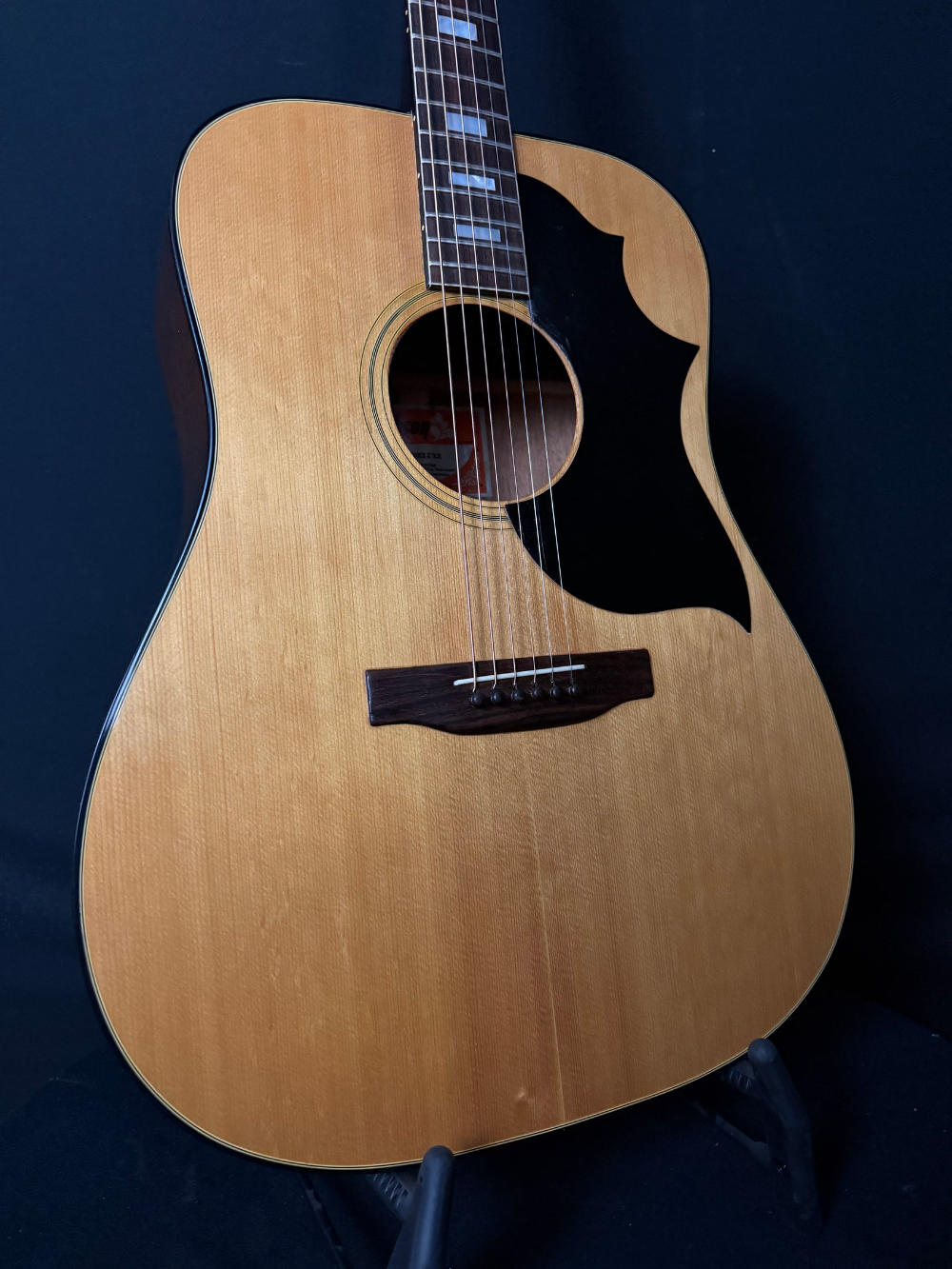 Circa 1971 Gibson SJ Deluxe acoustic guitar body with black pickguard