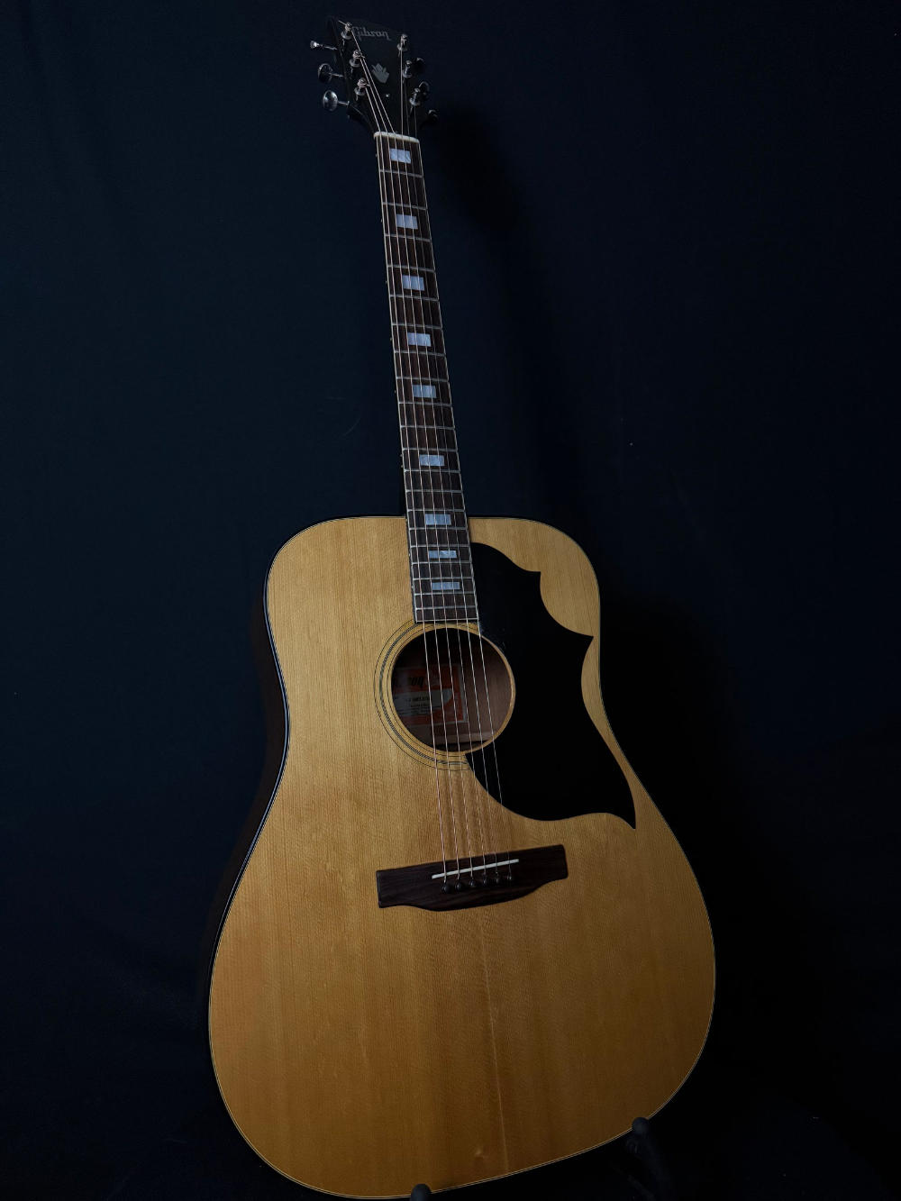 Circa 1971 Gibson SJ Deluxe acoustic guitar body with black pickguard