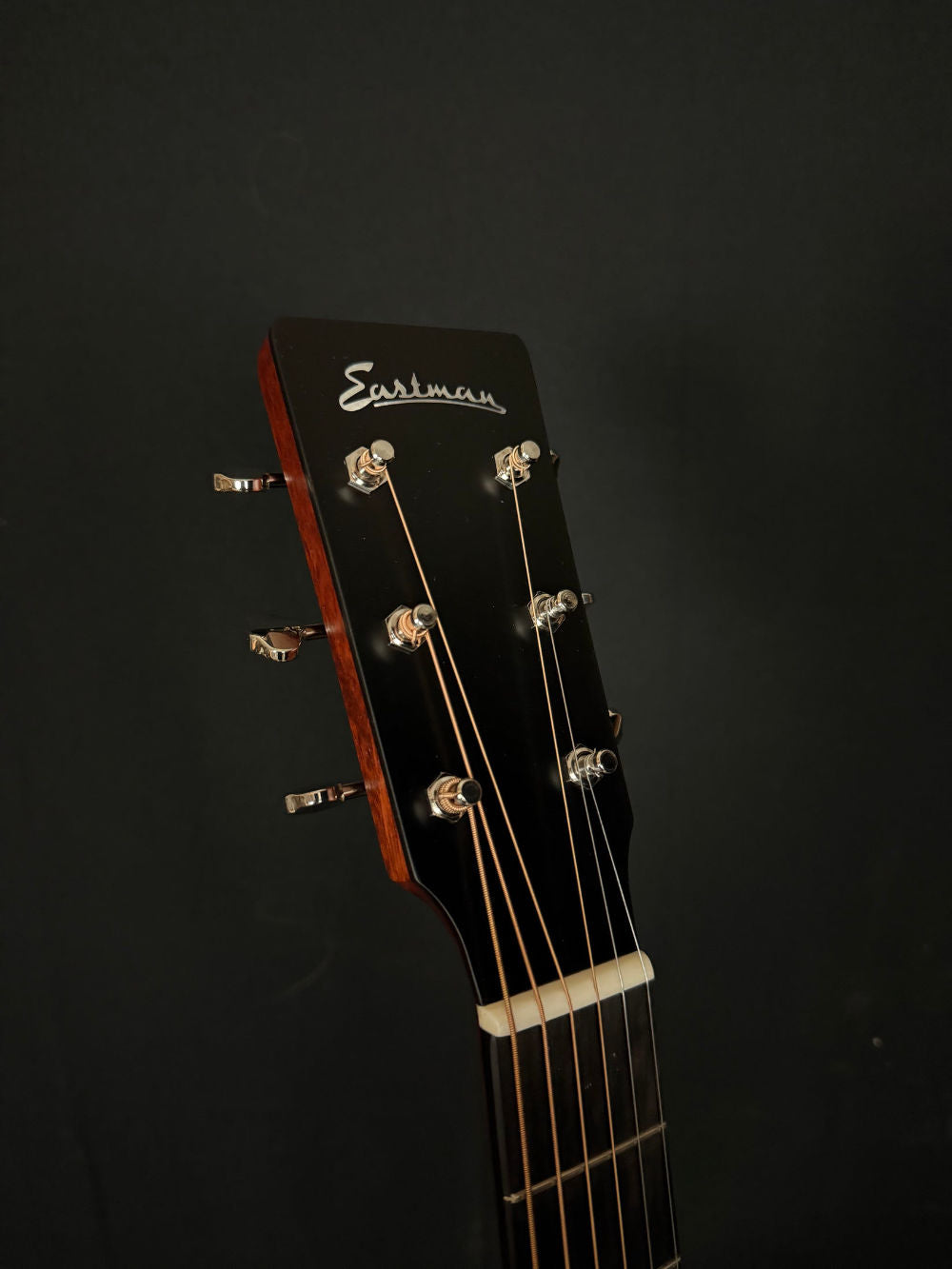 Eastman E1D-CLA-guitar headstock