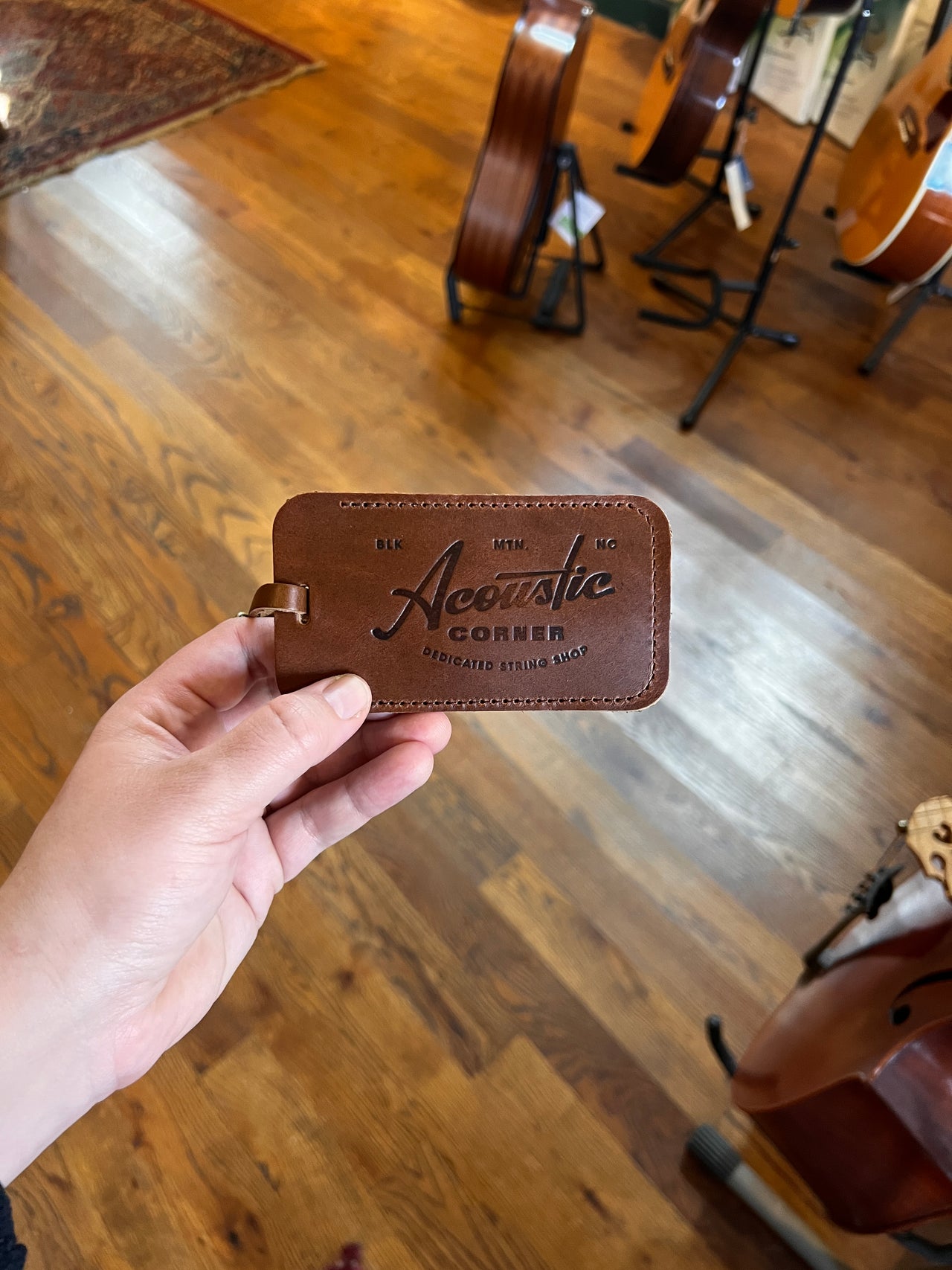 acoustic corner instrument tag in brown leather
