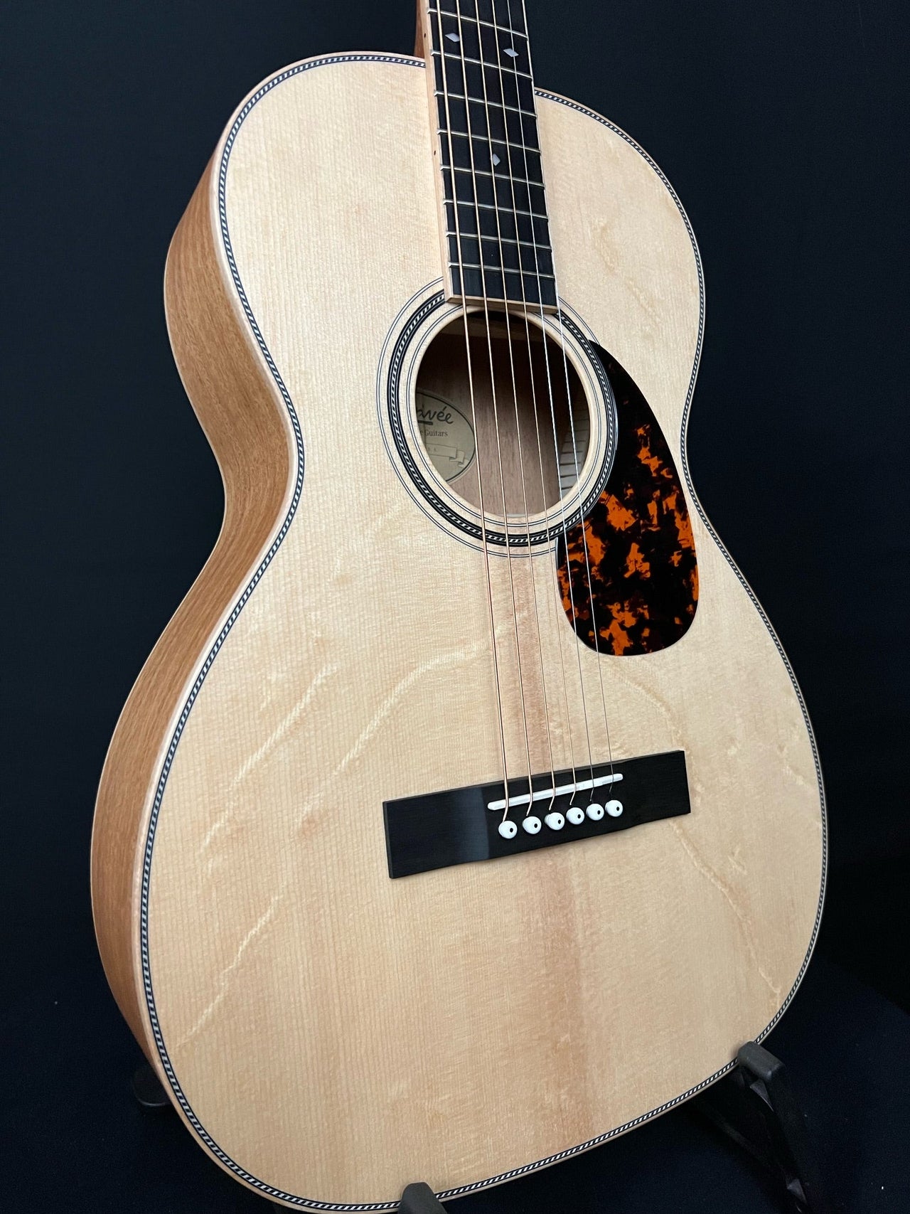 Larrivee 0040 - Acoustic Corner