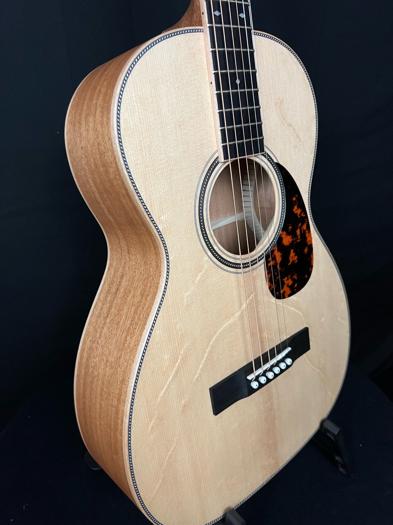 Larrivee 0040 - Acoustic Corner