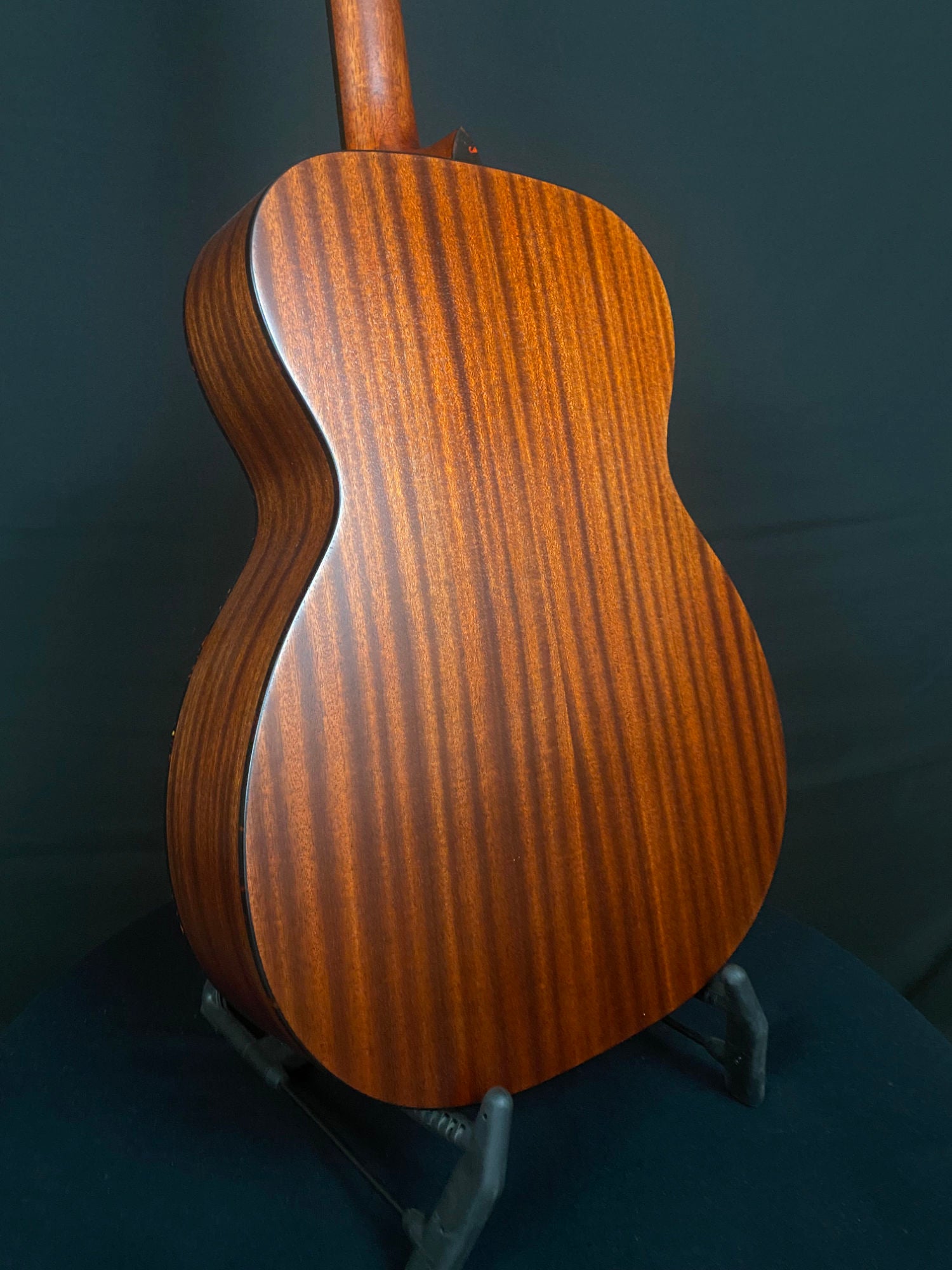 back of body of Eastman E1OM Sitka Spruce/Sapele acoustic guitar
