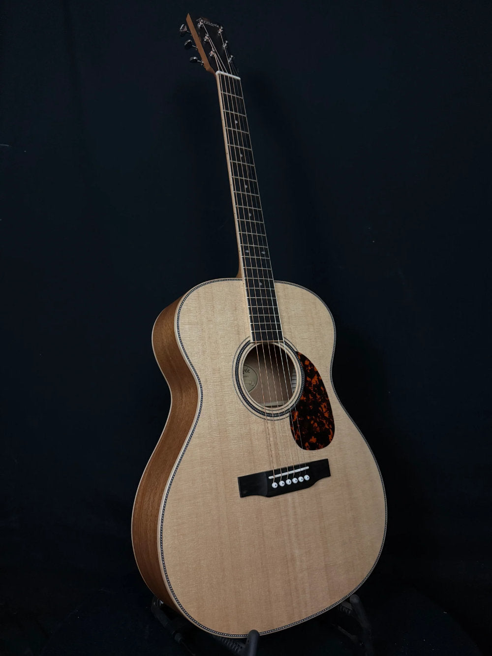 Larrivée OM-40 guitar body