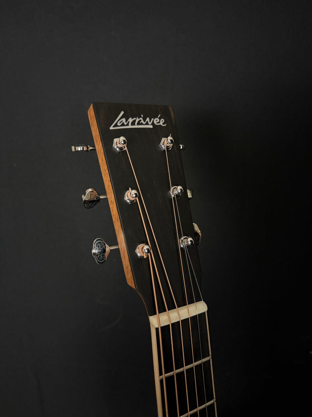 2025 Larrivee 00040R acoustic guitar headstock