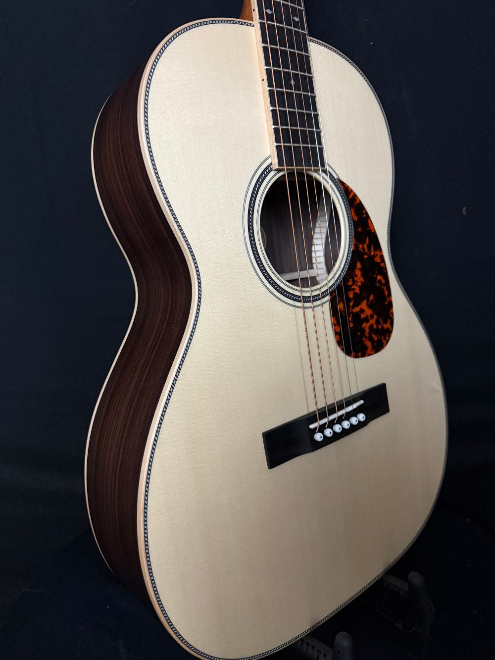 2025 Larrivee 00040R acoustic guitar binding
