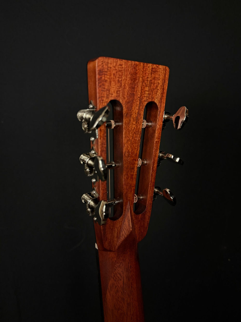 Eastman E1-P-CLA Parlor guitar tuners