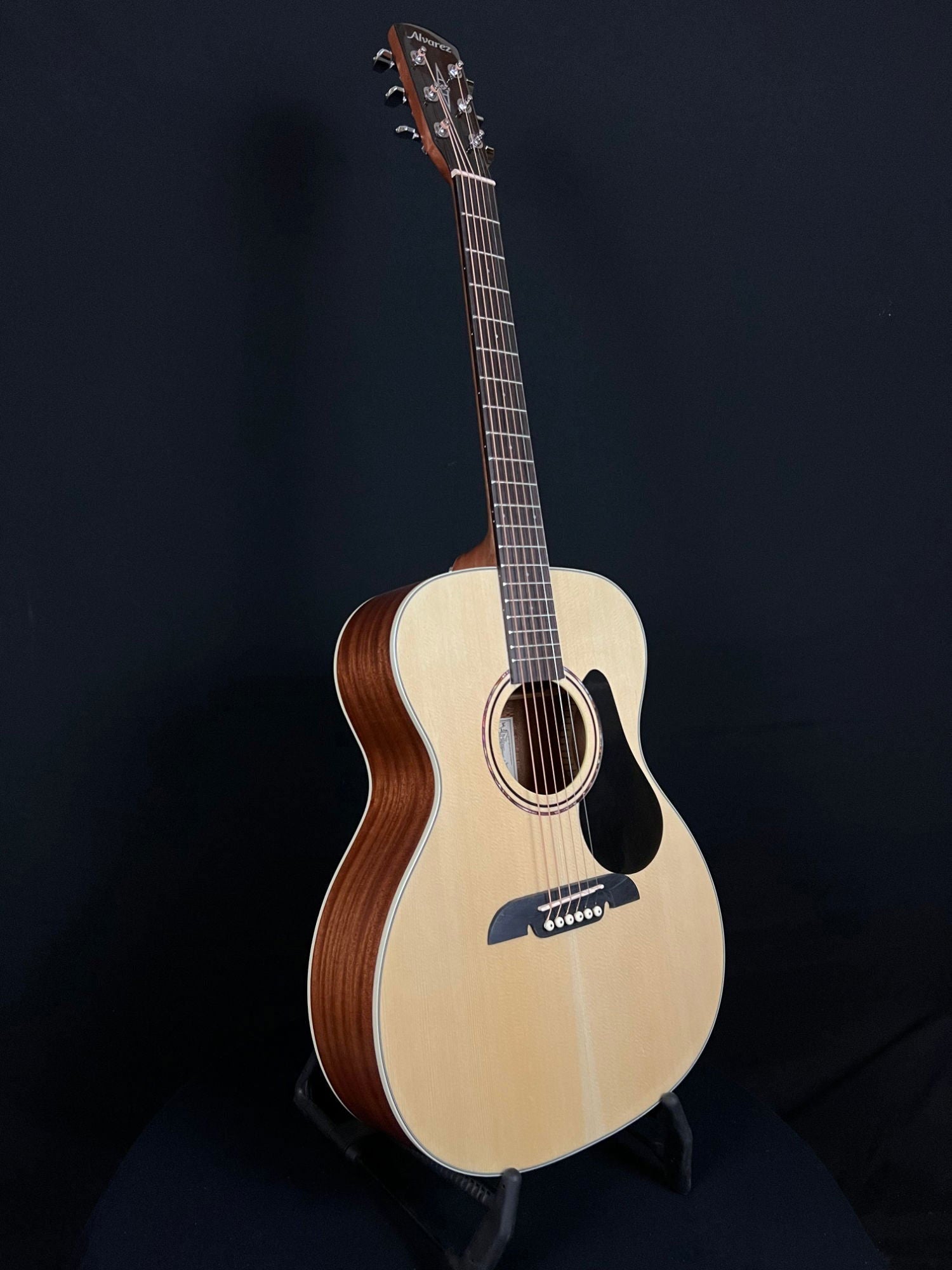 Alvarez RF26 OM/Folk - Acoustic Corner