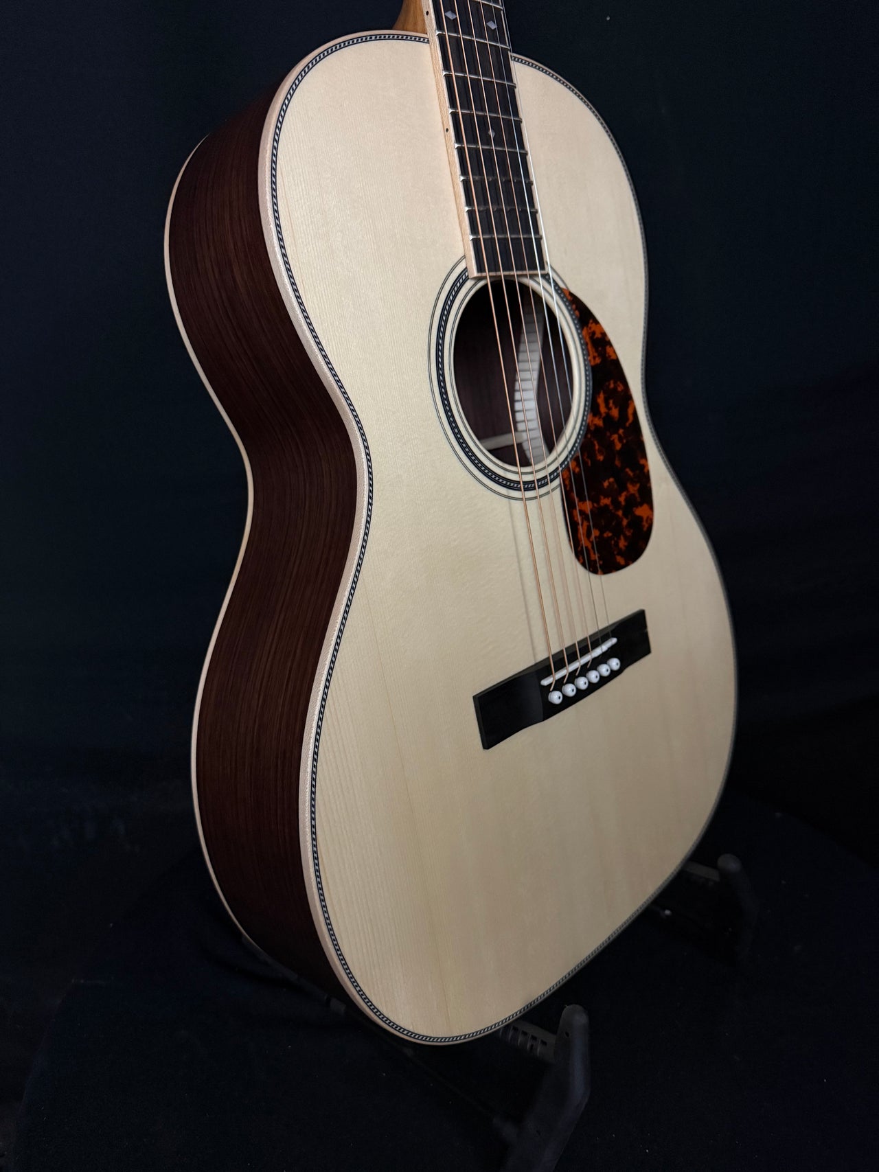 Larrivée 00040R with Moon Spruce top