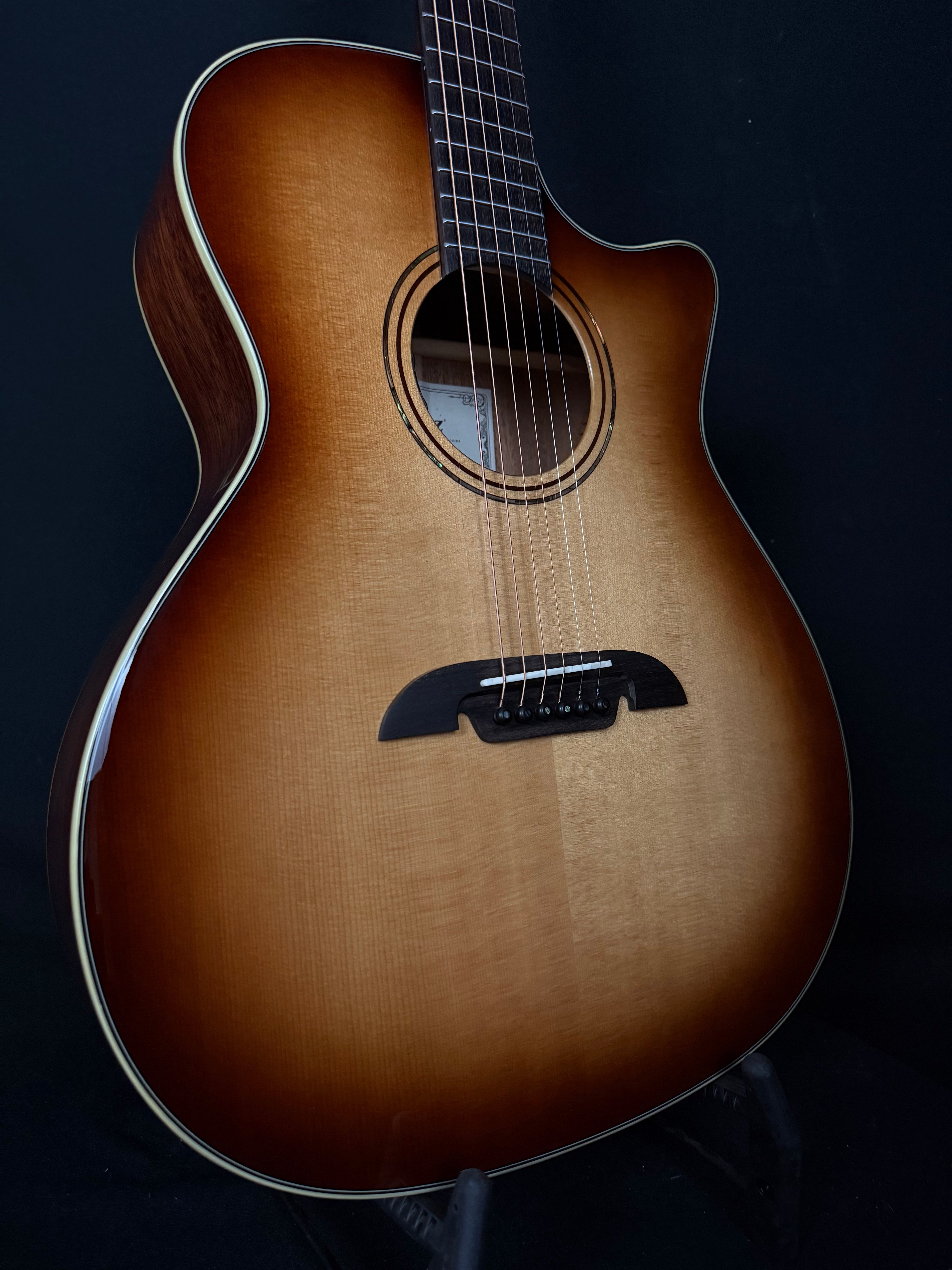 New and Vintage Guitars | Acoustic Corner