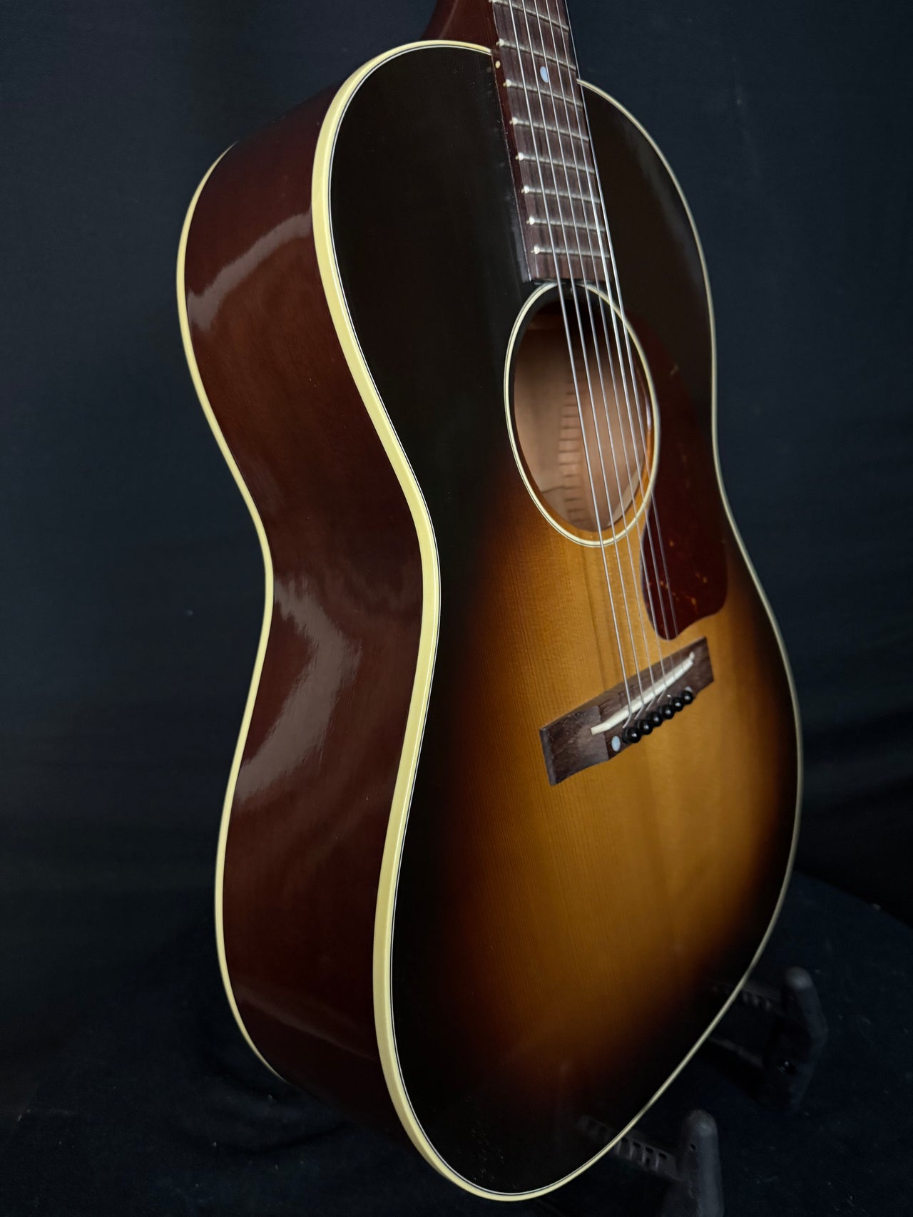 2022 Gibson "1942 Banner" LG-2
