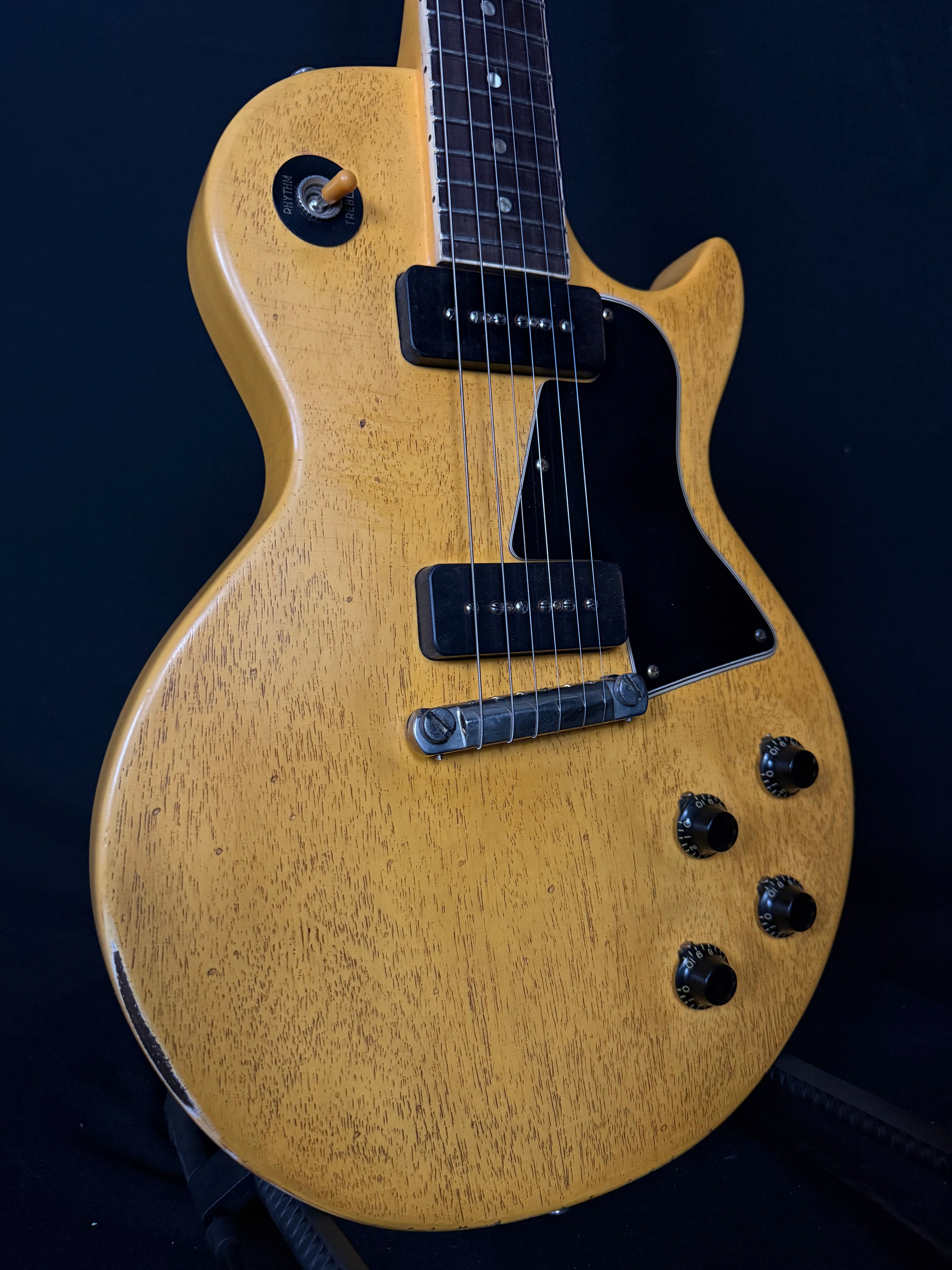 New and Vintage Guitars | Acoustic Corner