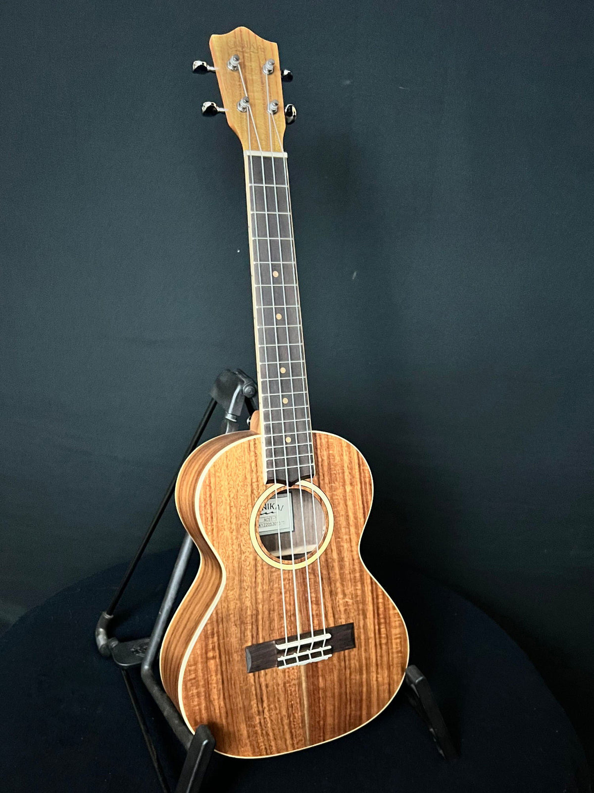 Lanikai Ukulélé Concert Acajou Satiné - Instrument Complet Avec Accordeur Et Chiffon, Son Chaud Et Confort Exceptionnel