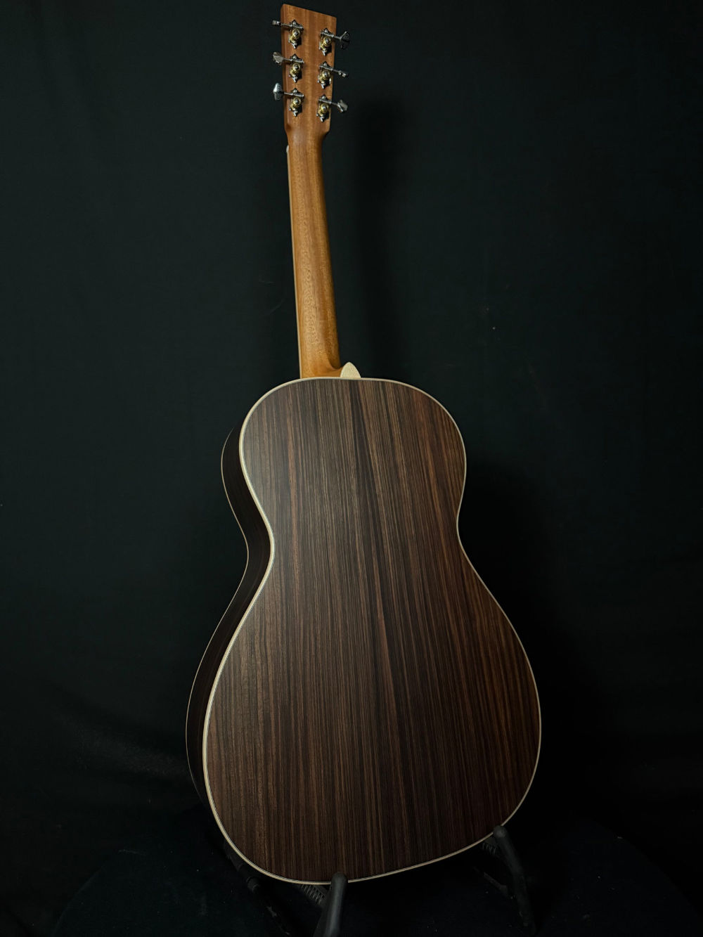 Larrivée 00-40R acoustic guitar full back with Indian rosewood panel and mahogany neck