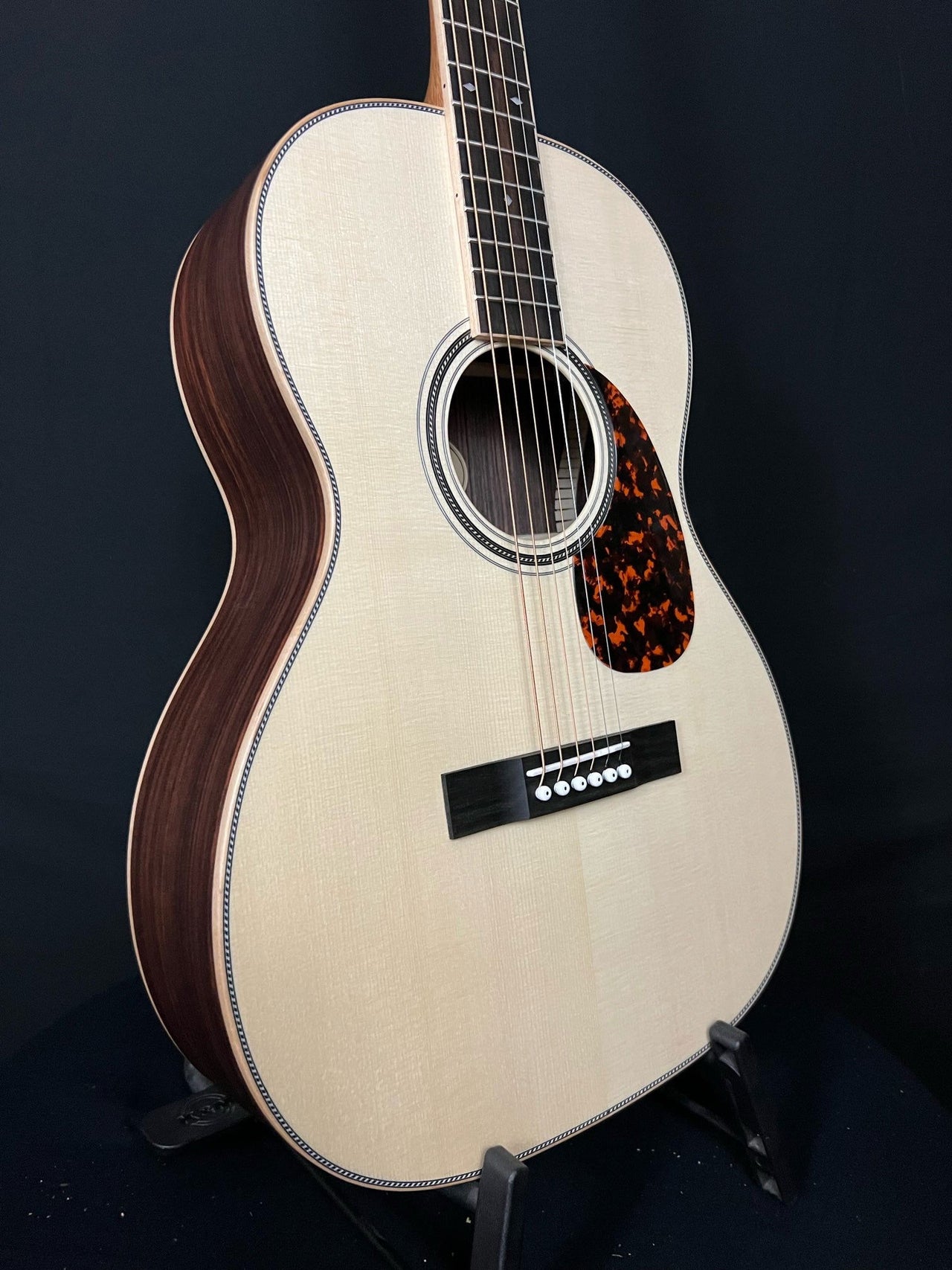 Larrivee 00040R Moon Spruce - Acoustic Corner