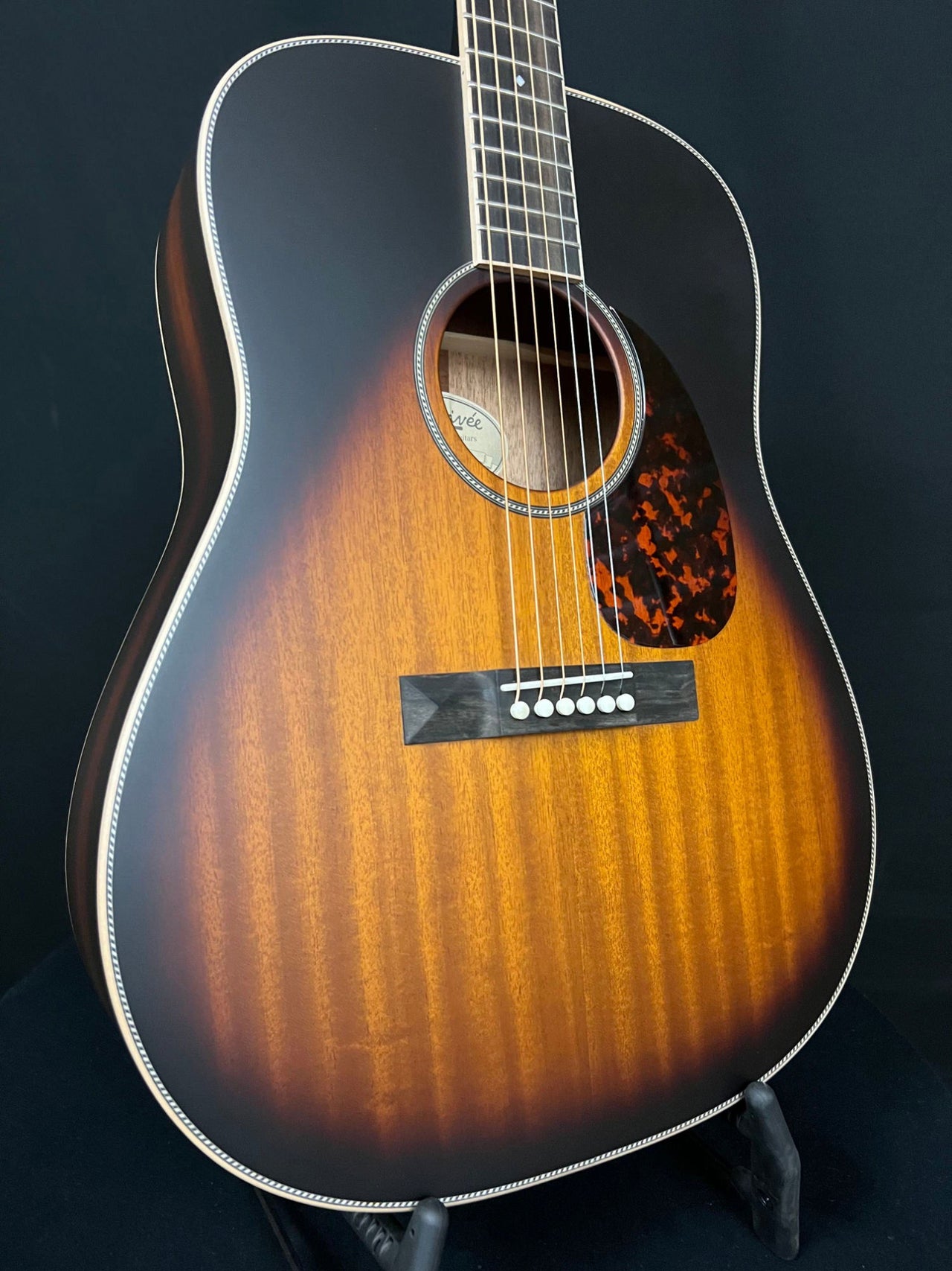 Larrivée D40 MH Full Sunburst Mahogany top pyramid bridge - Acoustic Corner