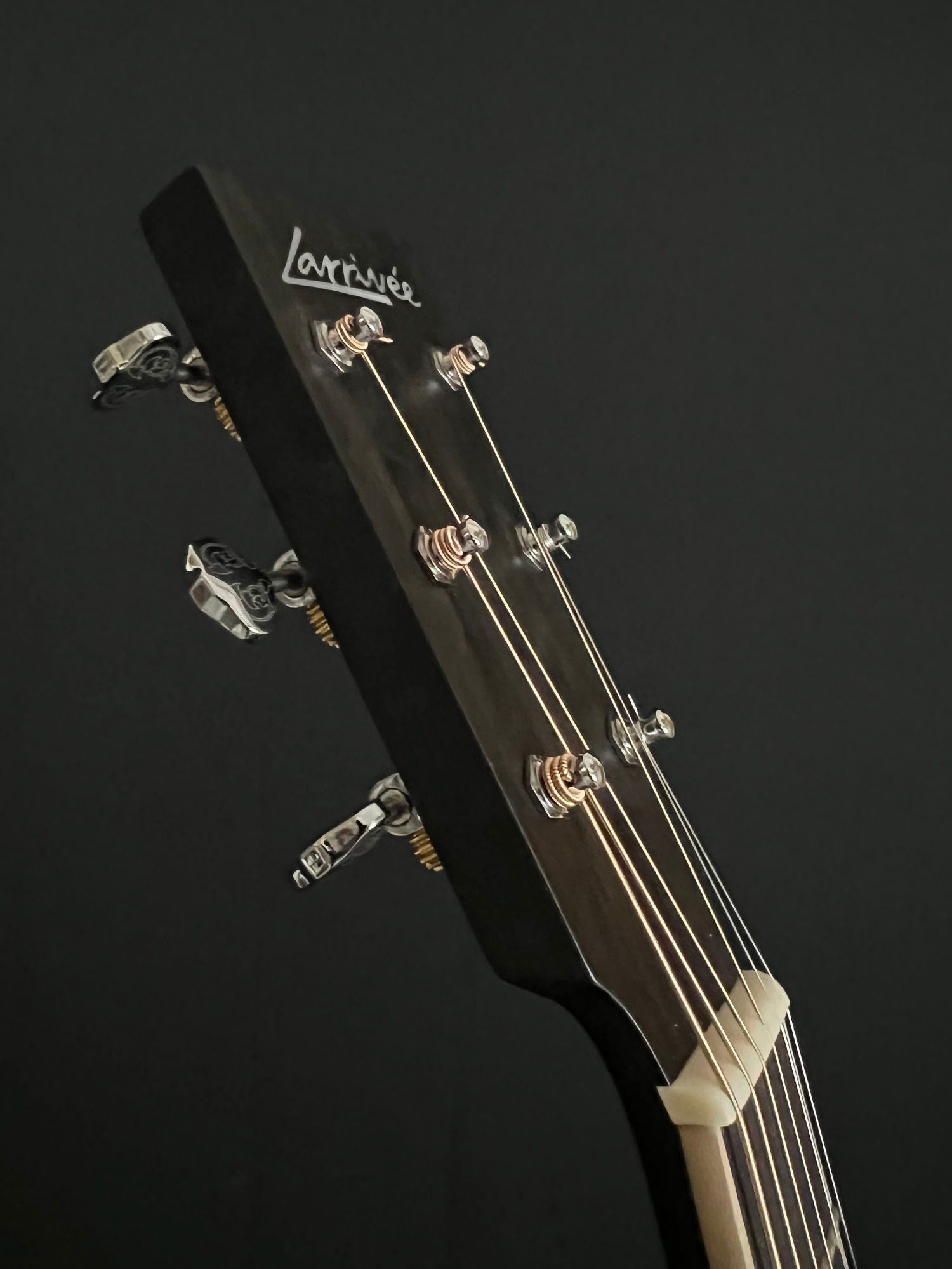 Larrivée D40 MH Full Sunburst Mahogany top pyramid bridge - Acoustic Corner