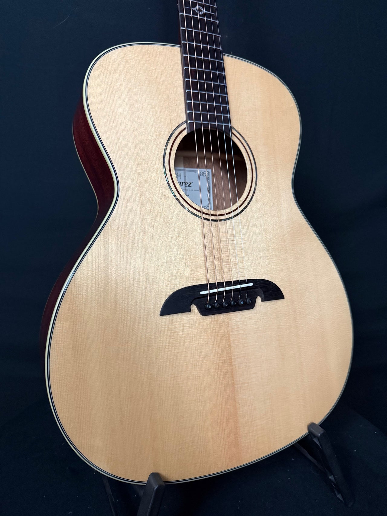 Alvarez Masterworks MG60 Grand Auditorium