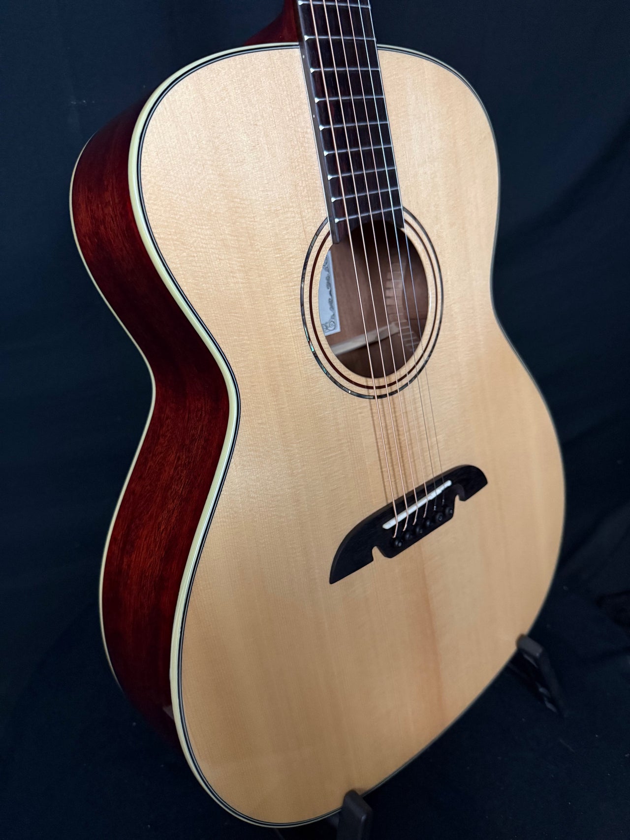 Alvarez Masterworks MG60 Grand Auditorium