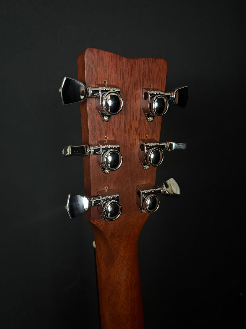 Yamaha FG5 Red Label Reissue acoustic guitar tuners