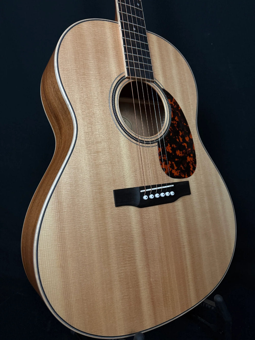 Larrivée L-03 guitar body