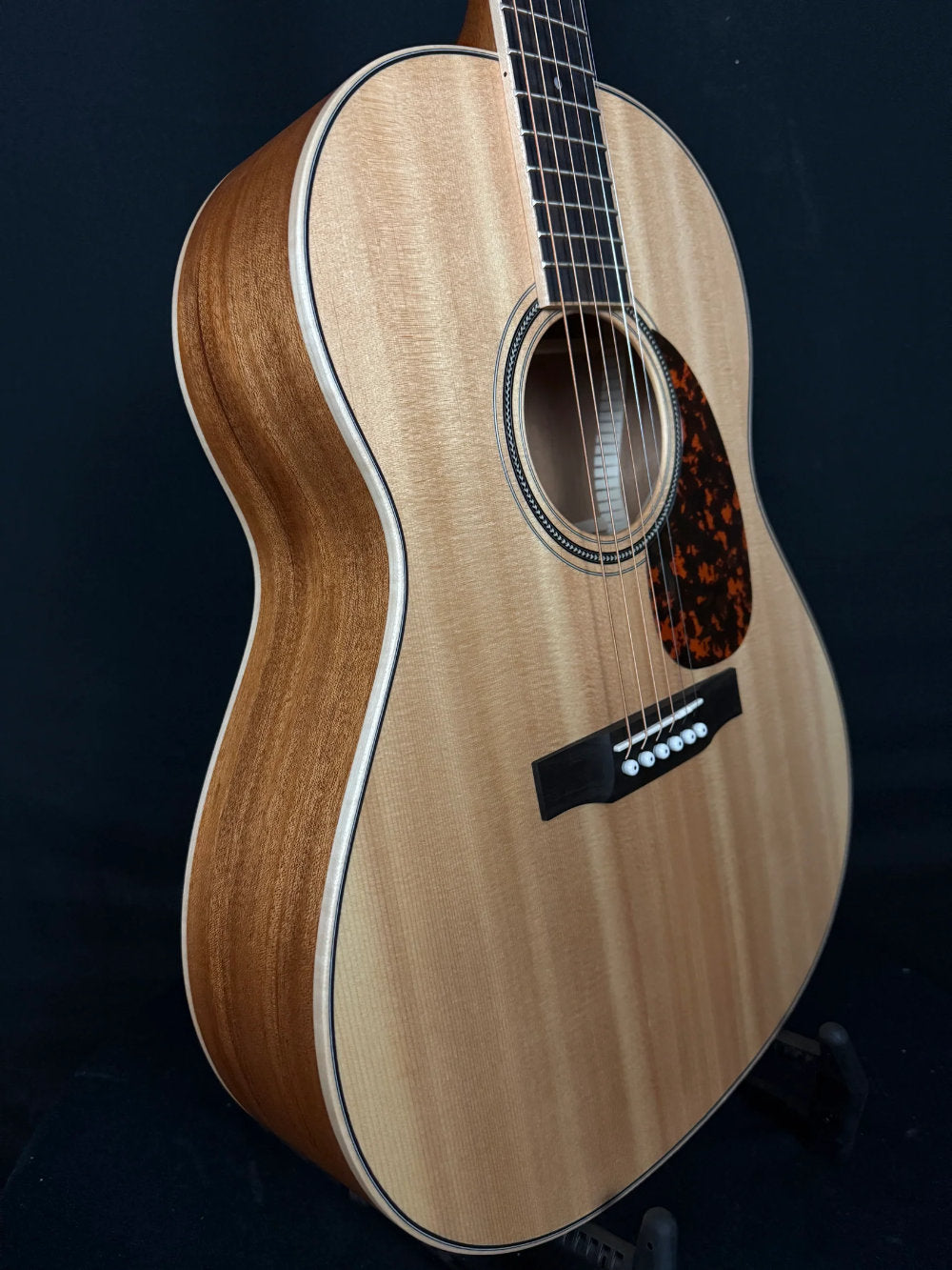 Larrivée L-03 guitar trim