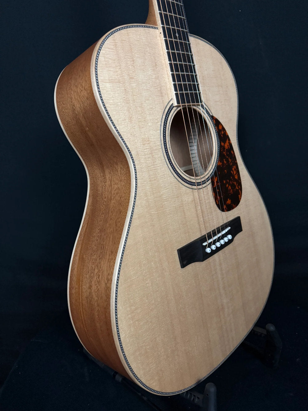 Larrivée OM-40 guitar trim